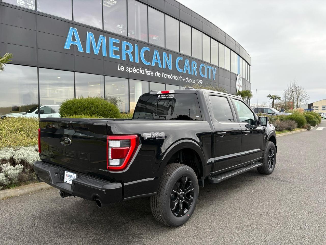 FORD F150 Supercrew LARIAT Black Package V8 5.0L FLEXFUEL