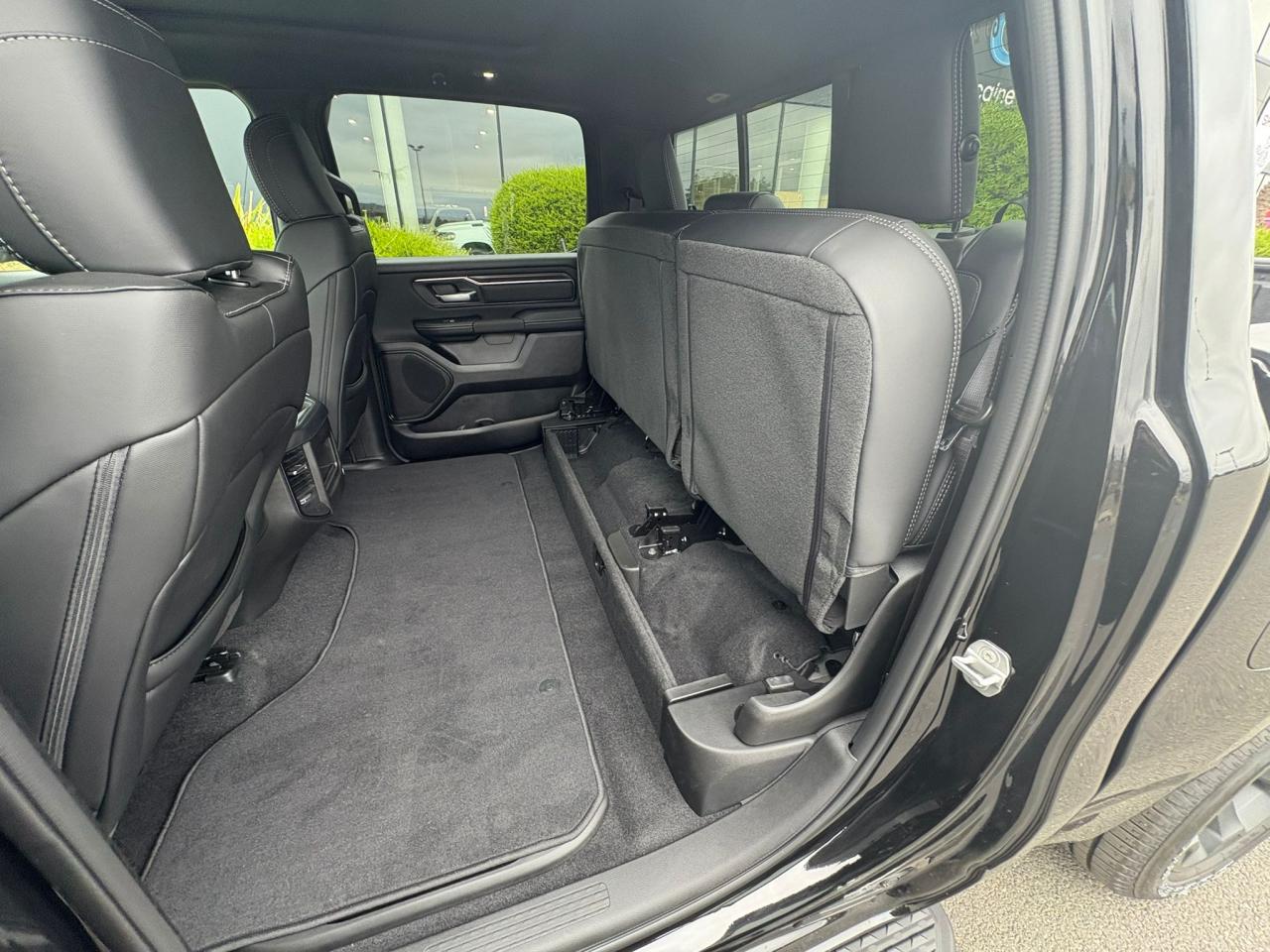 DODGE RAM 1500 CREW CAB SPORT BLACK PACKAGE AIR 2025