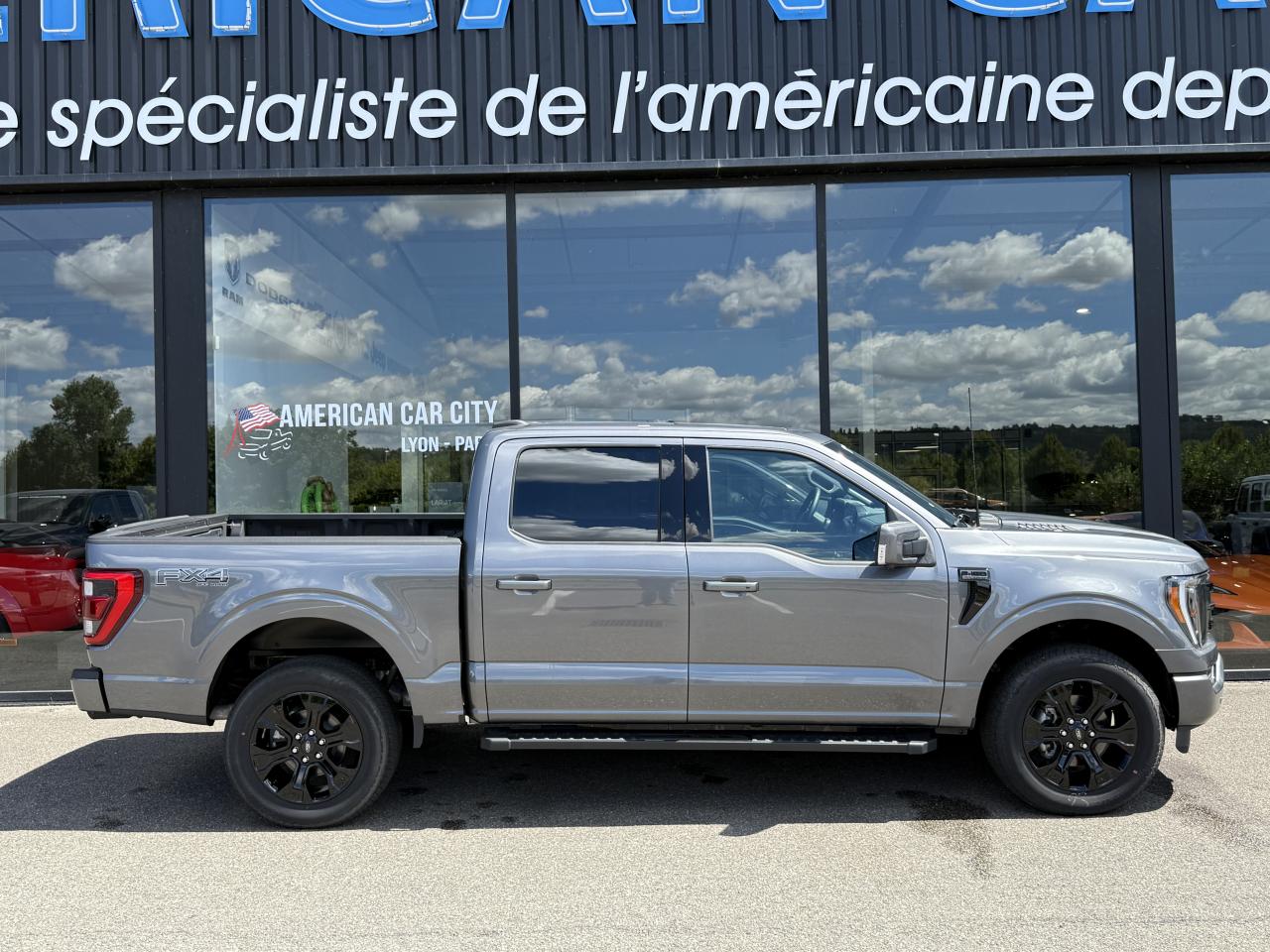 FORD F150 Supercrew LARIAT Black Package V8 5.0L FLEXFUEL