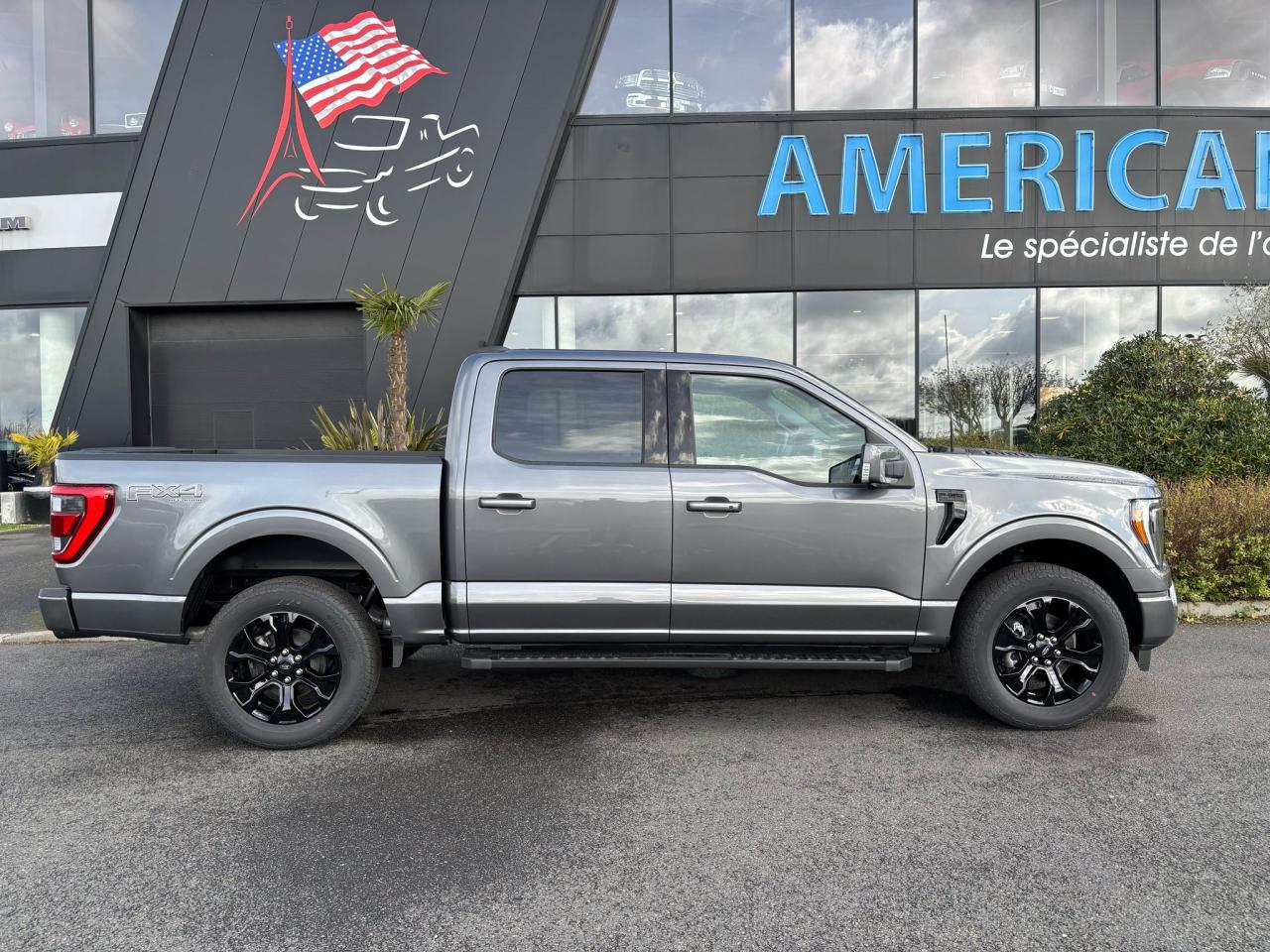 FORD F150 Supercrew LARIAT Black Package V8 5.0L FLEXFUEL