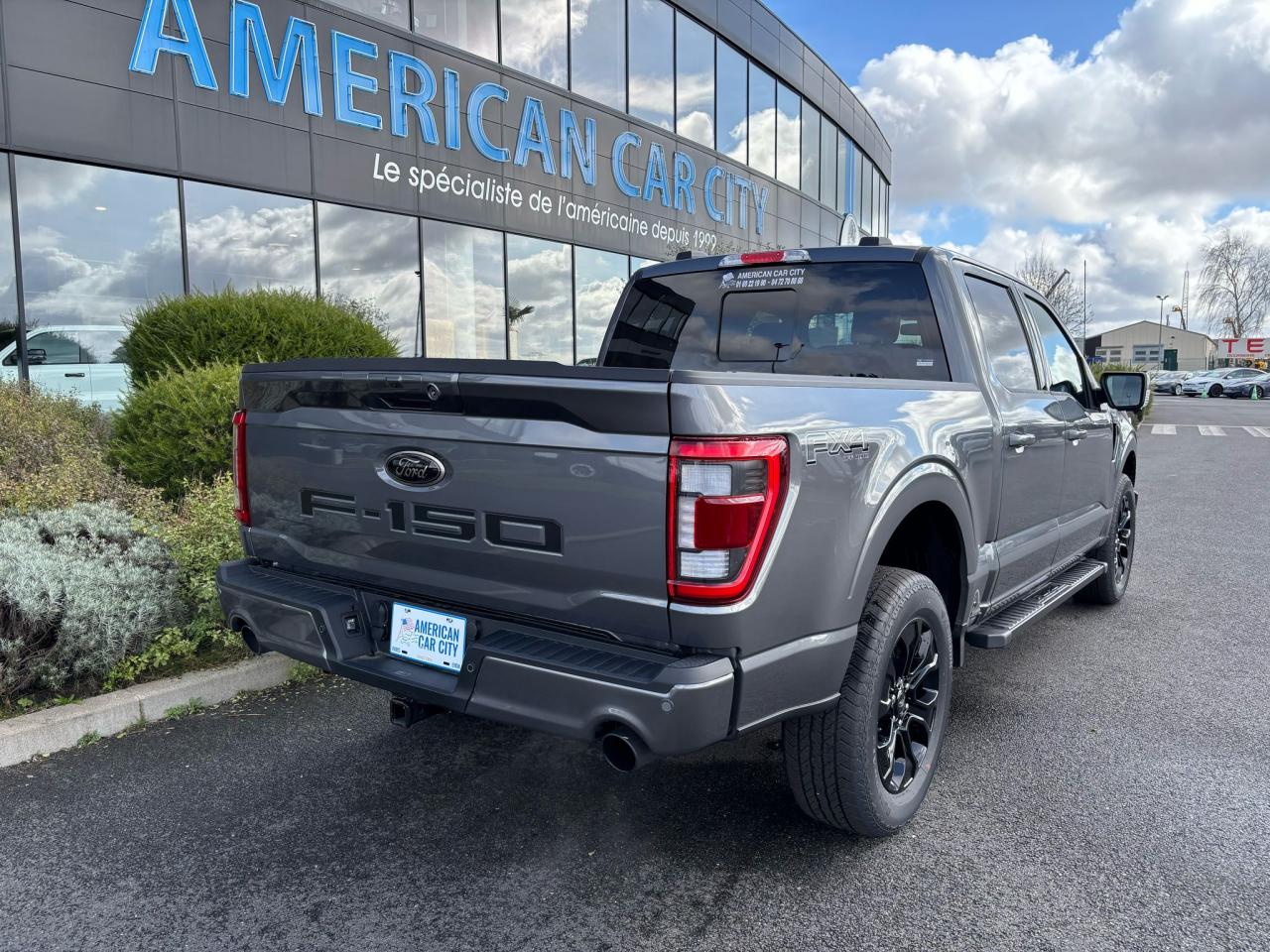 FORD F150 Supercrew LARIAT Black Package V8 5.0L FLEXFUEL