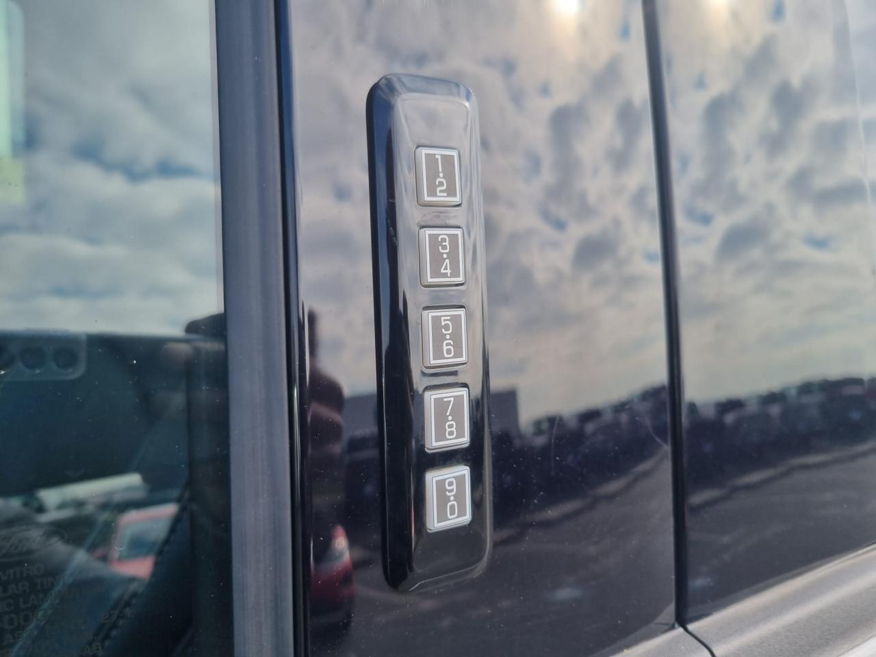 FORD F150 Supercrew LARIAT Black Package V8 5.0L FLEXFUEL