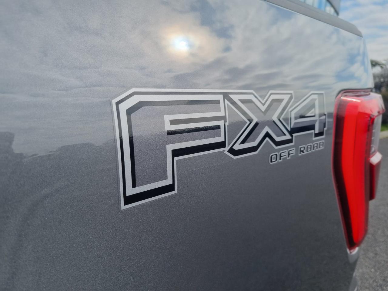 FORD F150 Supercrew LARIAT Black Package V8 5.0L FLEXFUEL