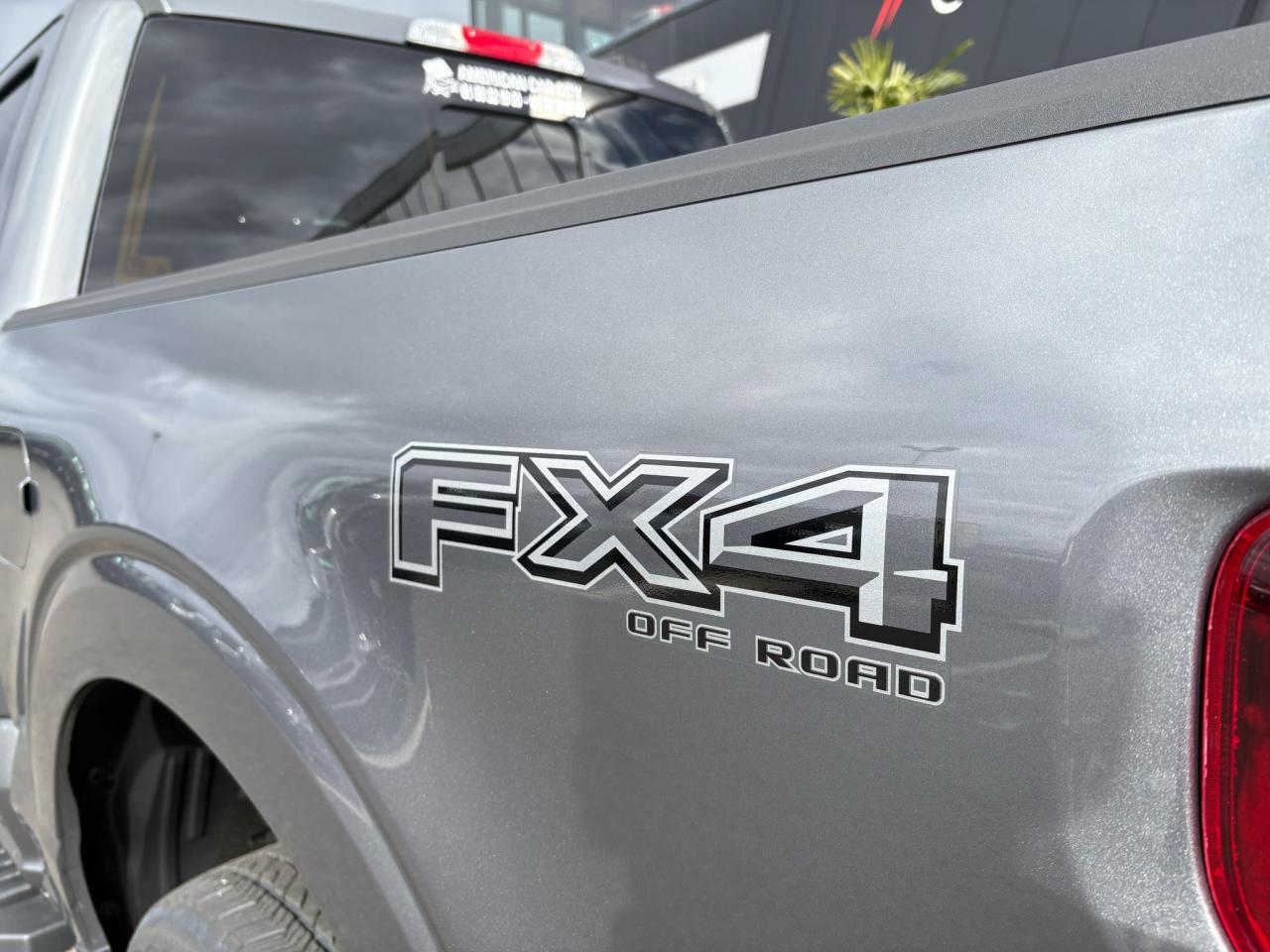 FORD F150 Supercrew LARIAT Black Package V8 5.0L FLEXFUEL