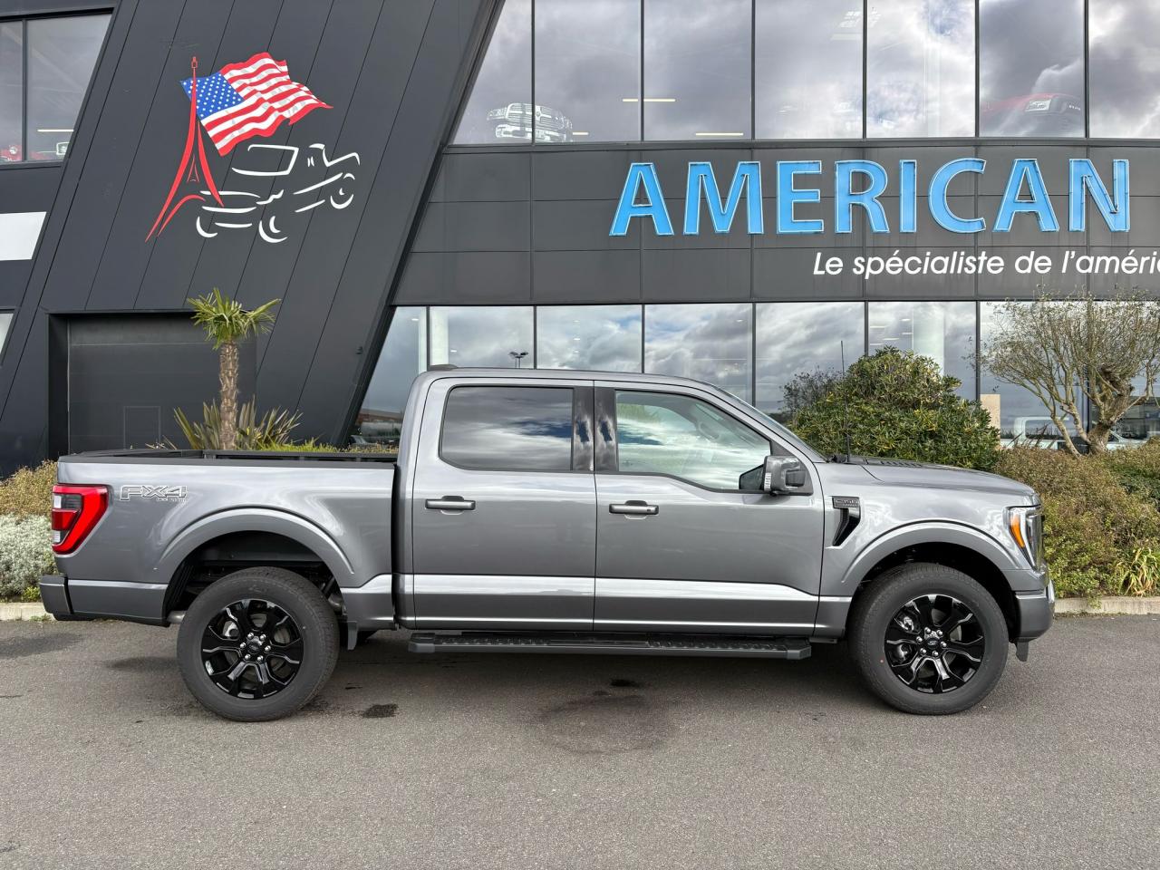FORD F150 Supercrew LARIAT Black Package V8 5.0L FLEXFUEL