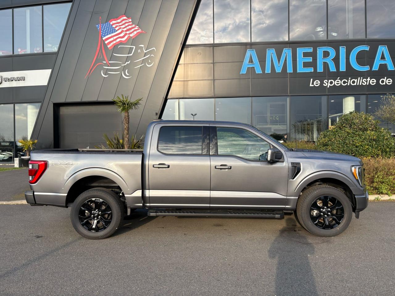 FORD F150 Supercrew LARIAT Black Package V8 5.0L FLEXFUEL