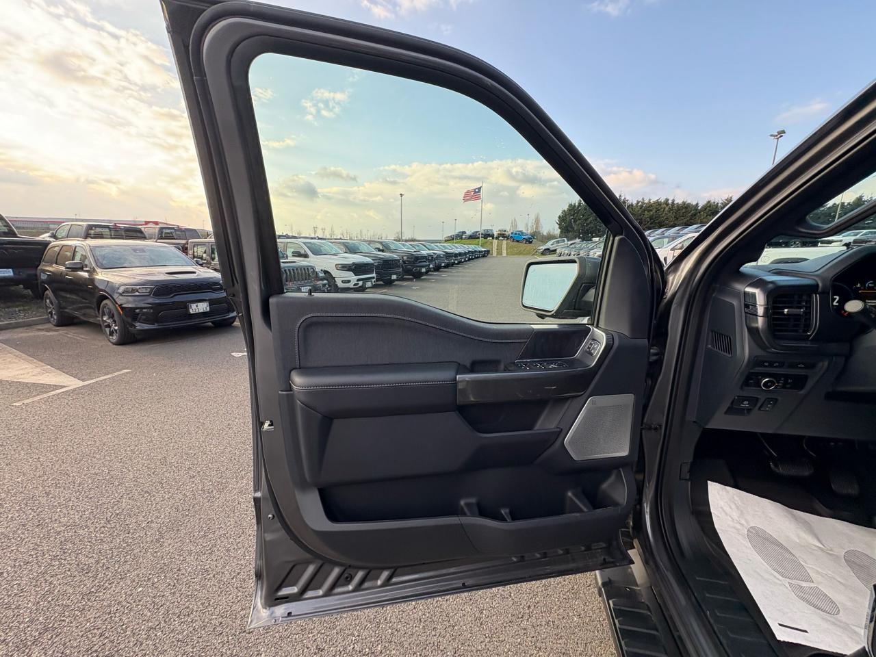 FORD F150 Supercrew LARIAT Black Package V8 5.0L FLEXFUEL