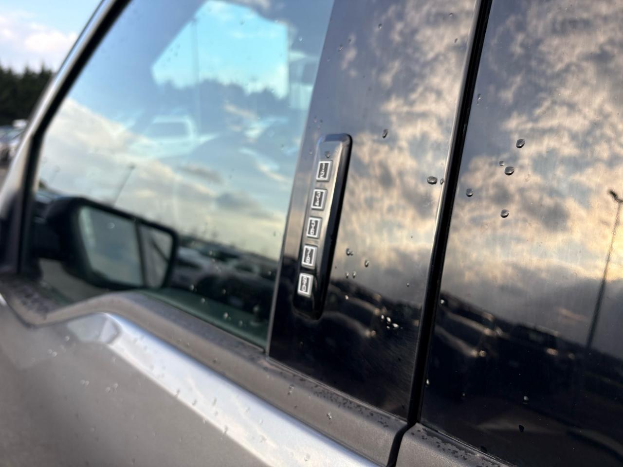 FORD F150 Supercrew LARIAT Black Package V8 5.0L FLEXFUEL