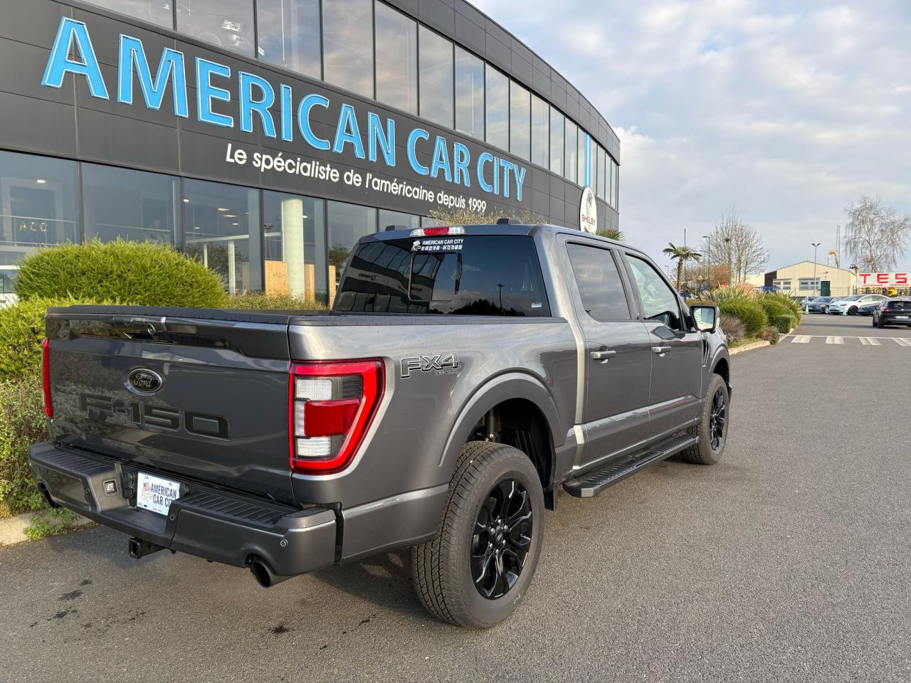 FORD F150 Supercrew LARIAT Black Package V8 5.0L FLEXFUEL