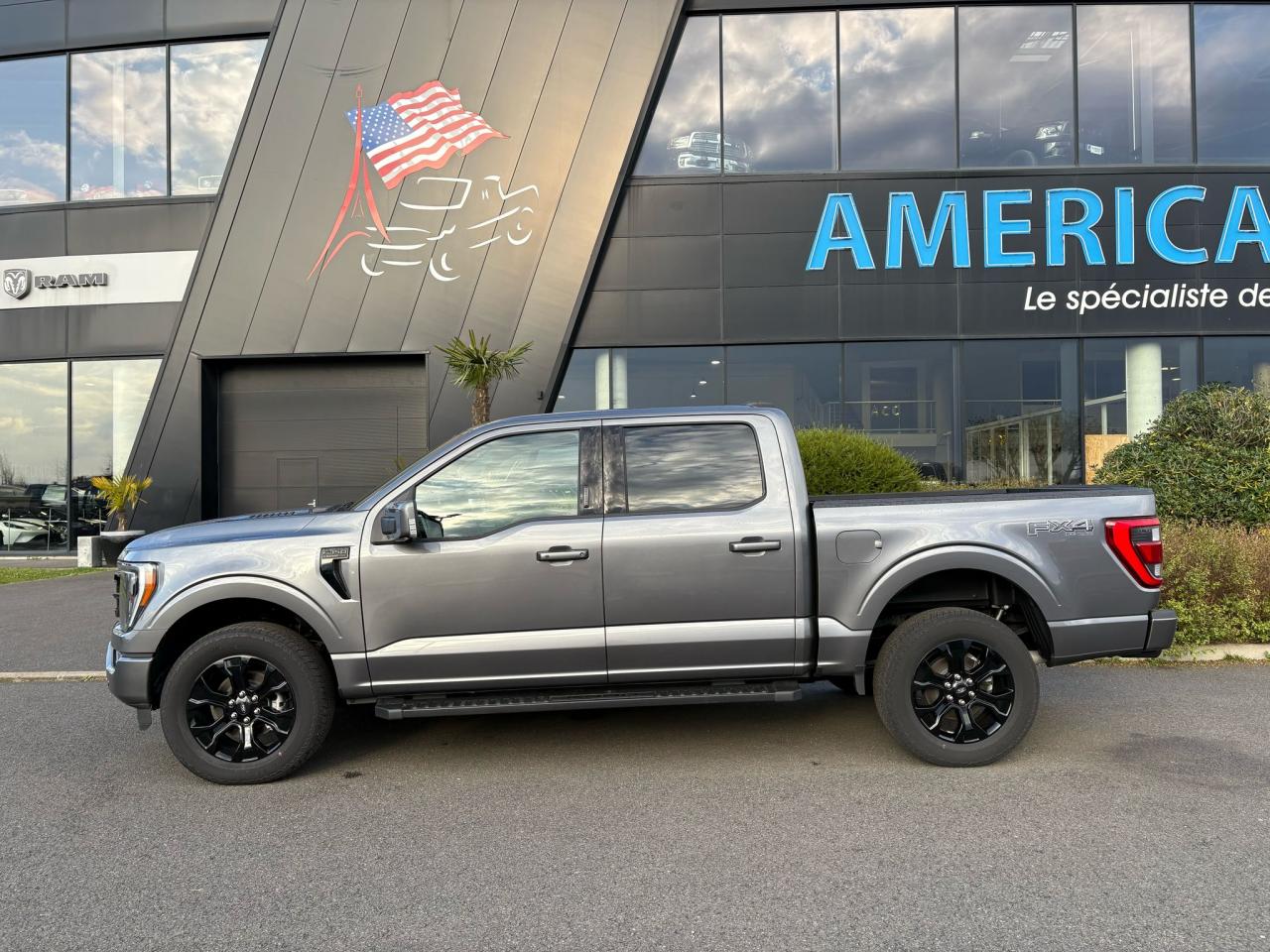 FORD F150 Supercrew LARIAT Black Package V8 5.0L FLEXFUEL