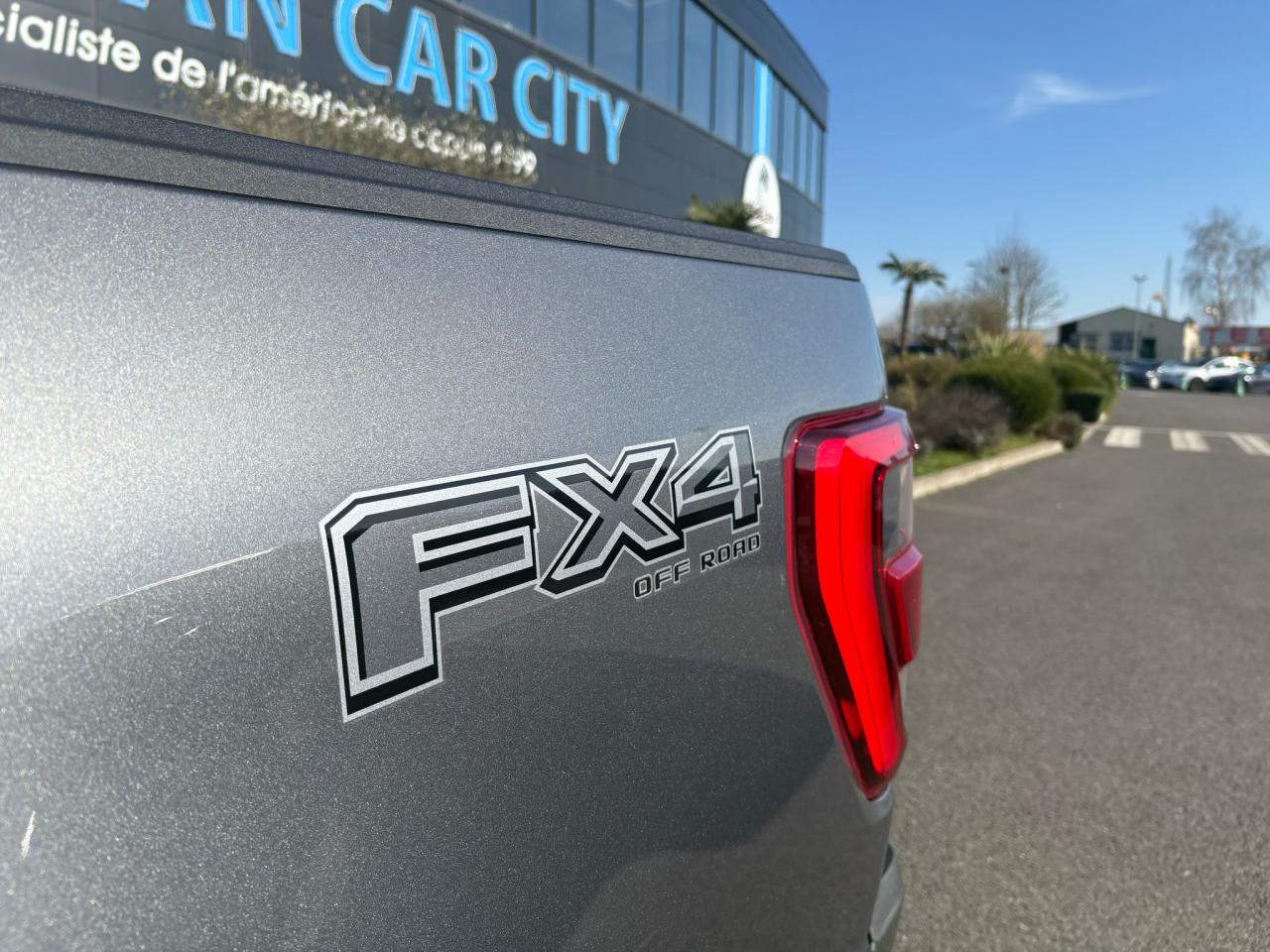 FORD F150 Supercrew LARIAT Black Package V8 5.0L FLEXFUEL