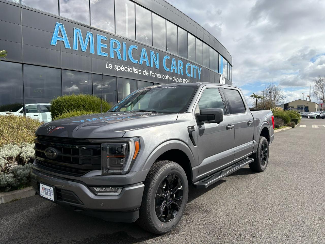 FORD F150 Supercrew LARIAT Black Package V8 5.0L FLEXFUEL