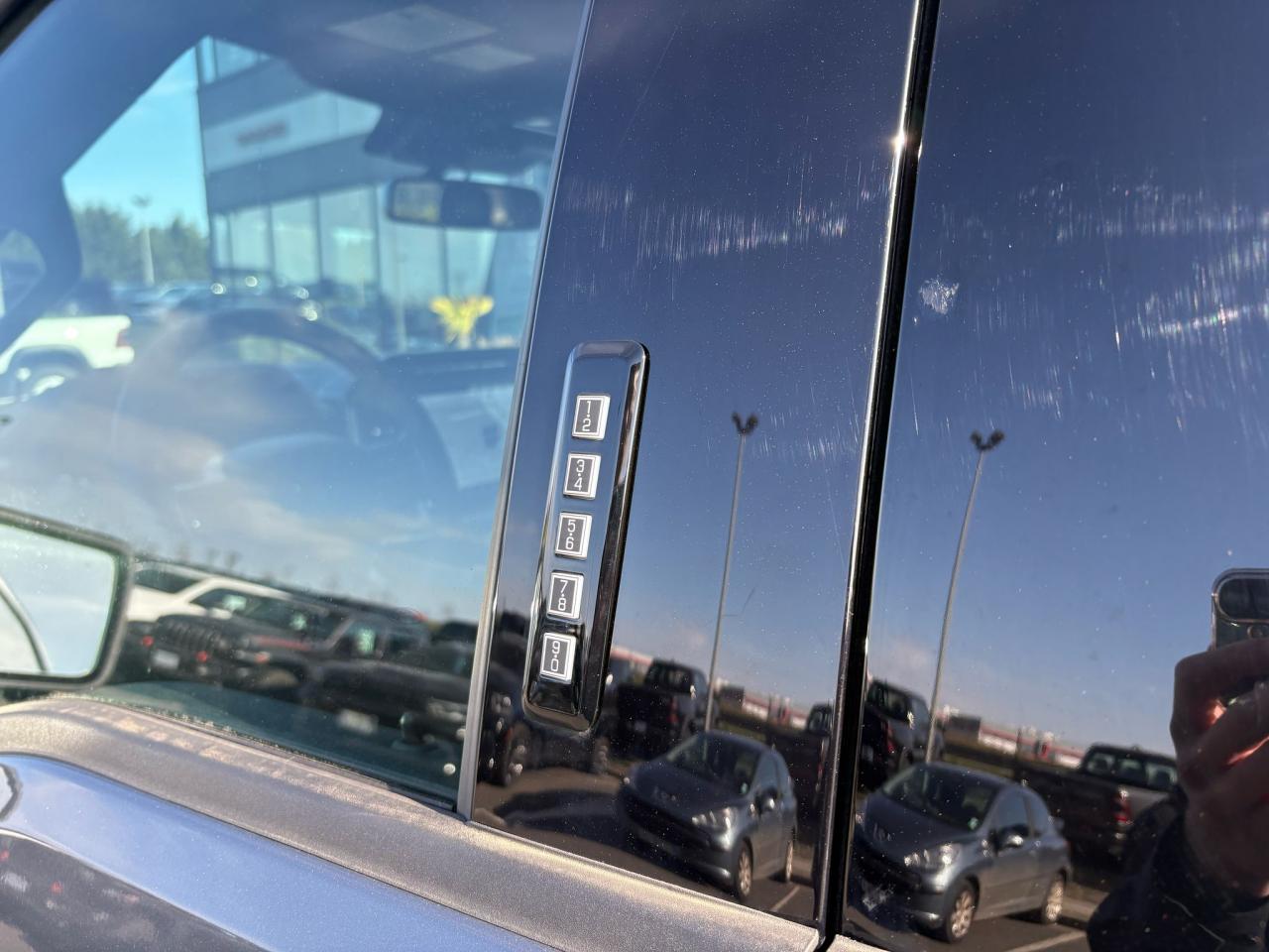 FORD F150 Supercrew LARIAT Black Package V8 5.0L FLEXFUEL