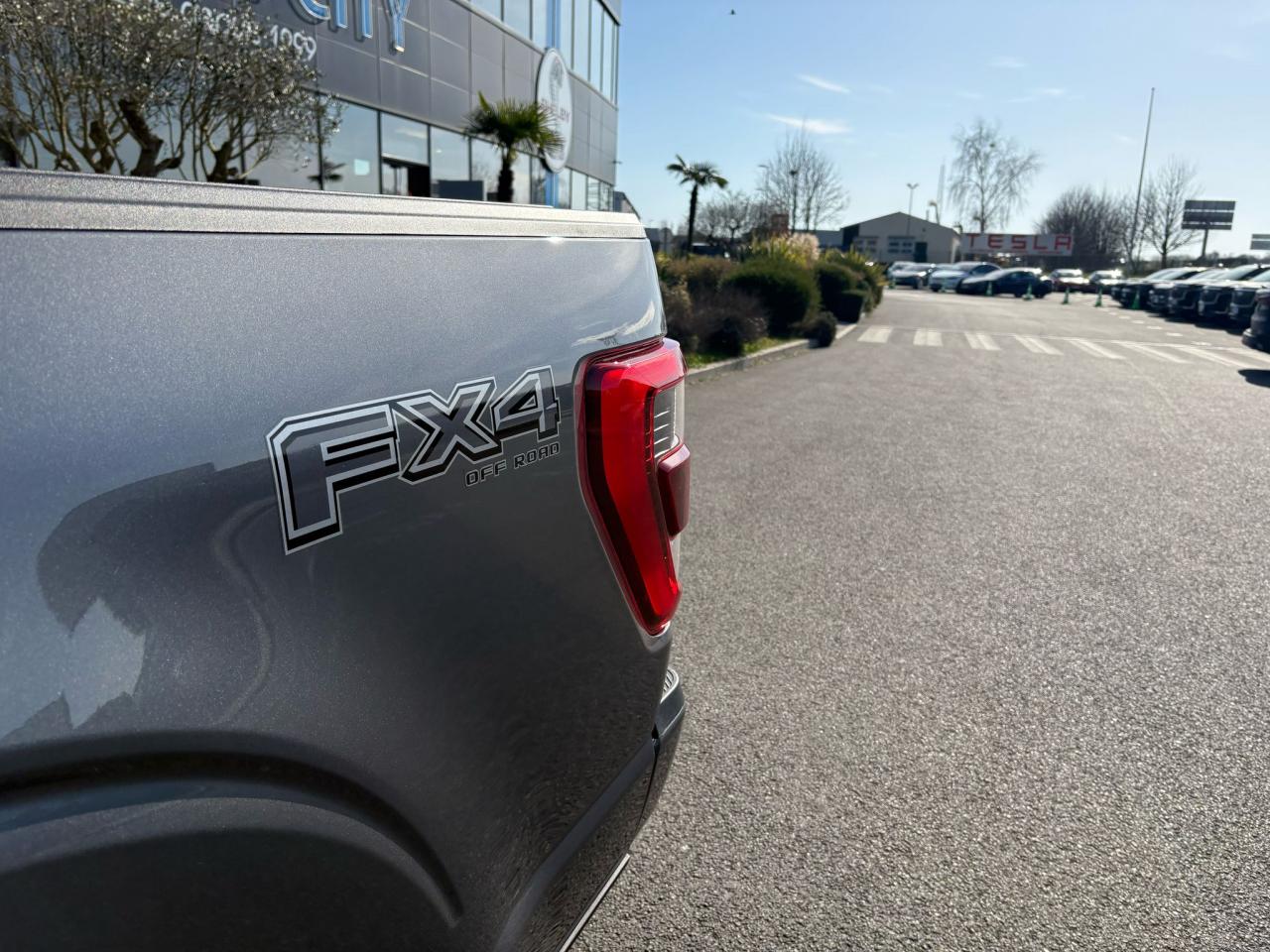 FORD F150 Supercrew LARIAT Black Package V8 5.0L FLEXFUEL