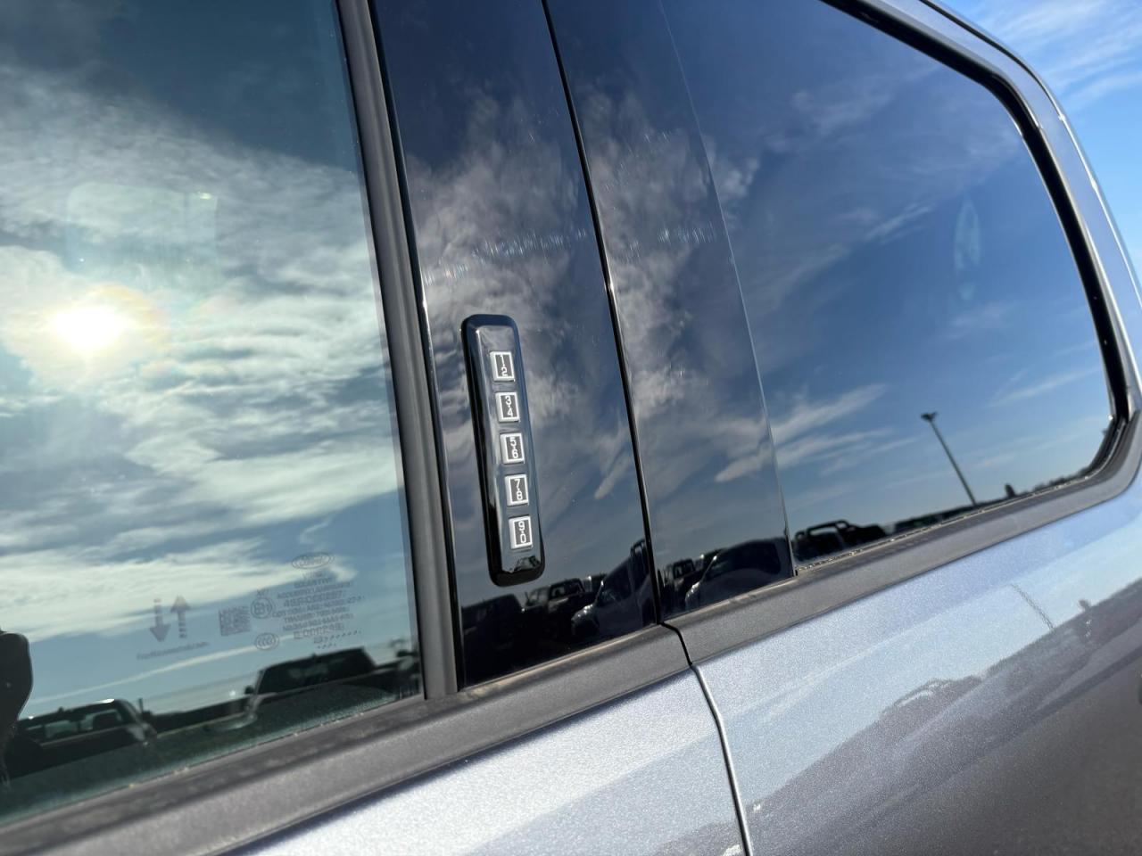 FORD F150 Supercrew LARIAT Black Package V8 5.0L FLEXFUEL