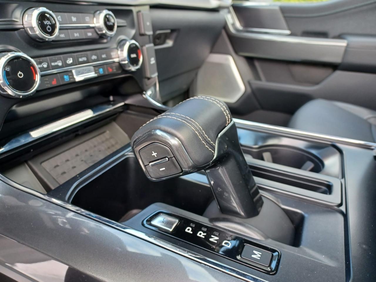 FORD F150 Supercrew LARIAT Black Package V8 5.0L FLEXFUEL