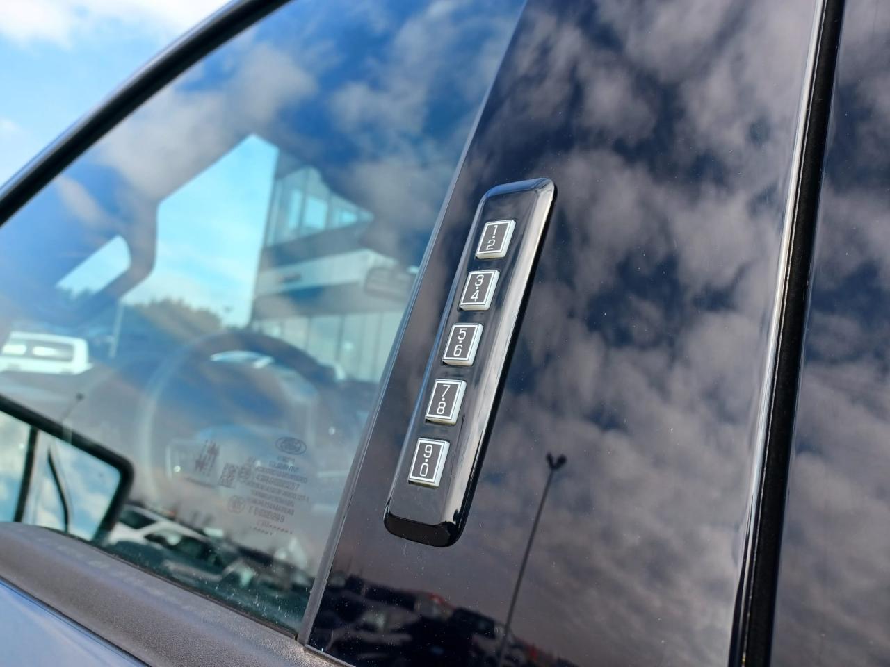 FORD F150 Supercrew LARIAT Black Package V8 5.0L FLEXFUEL