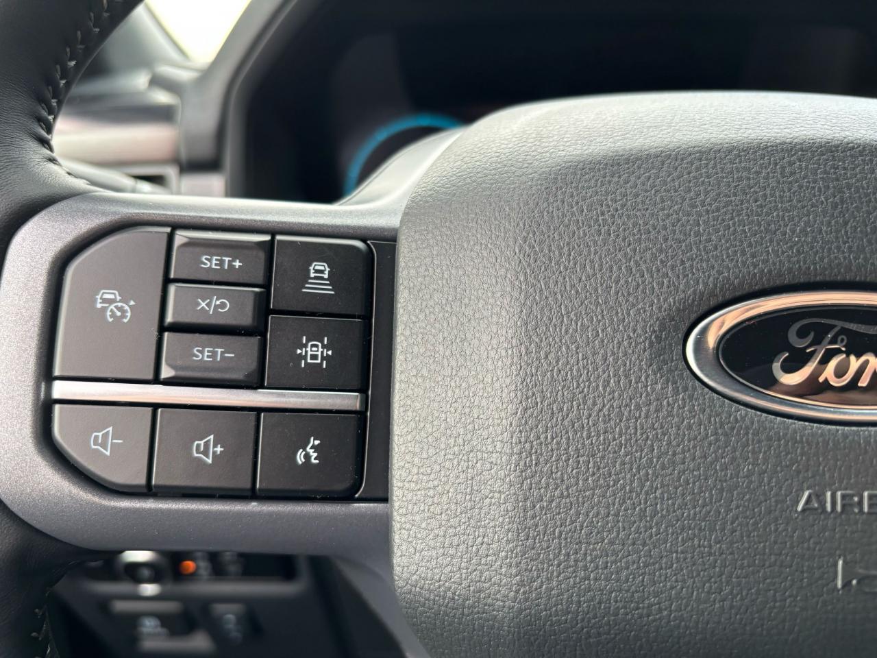 FORD F150 Supercrew LARIAT Black Package V8 5.0L FLEXFUEL