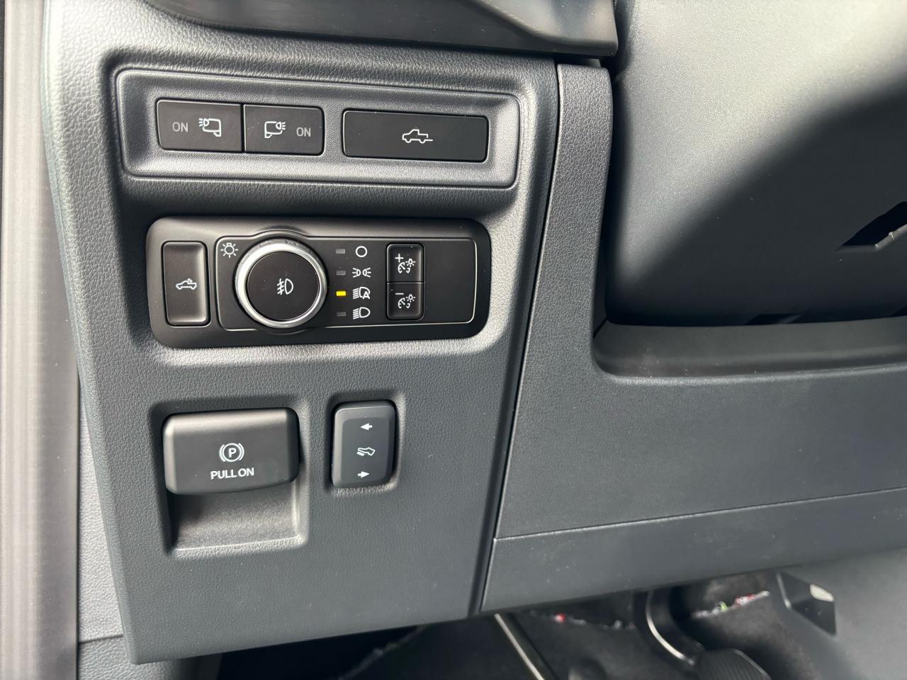 FORD F150 Supercrew LARIAT Black Package V8 5.0L FLEXFUEL