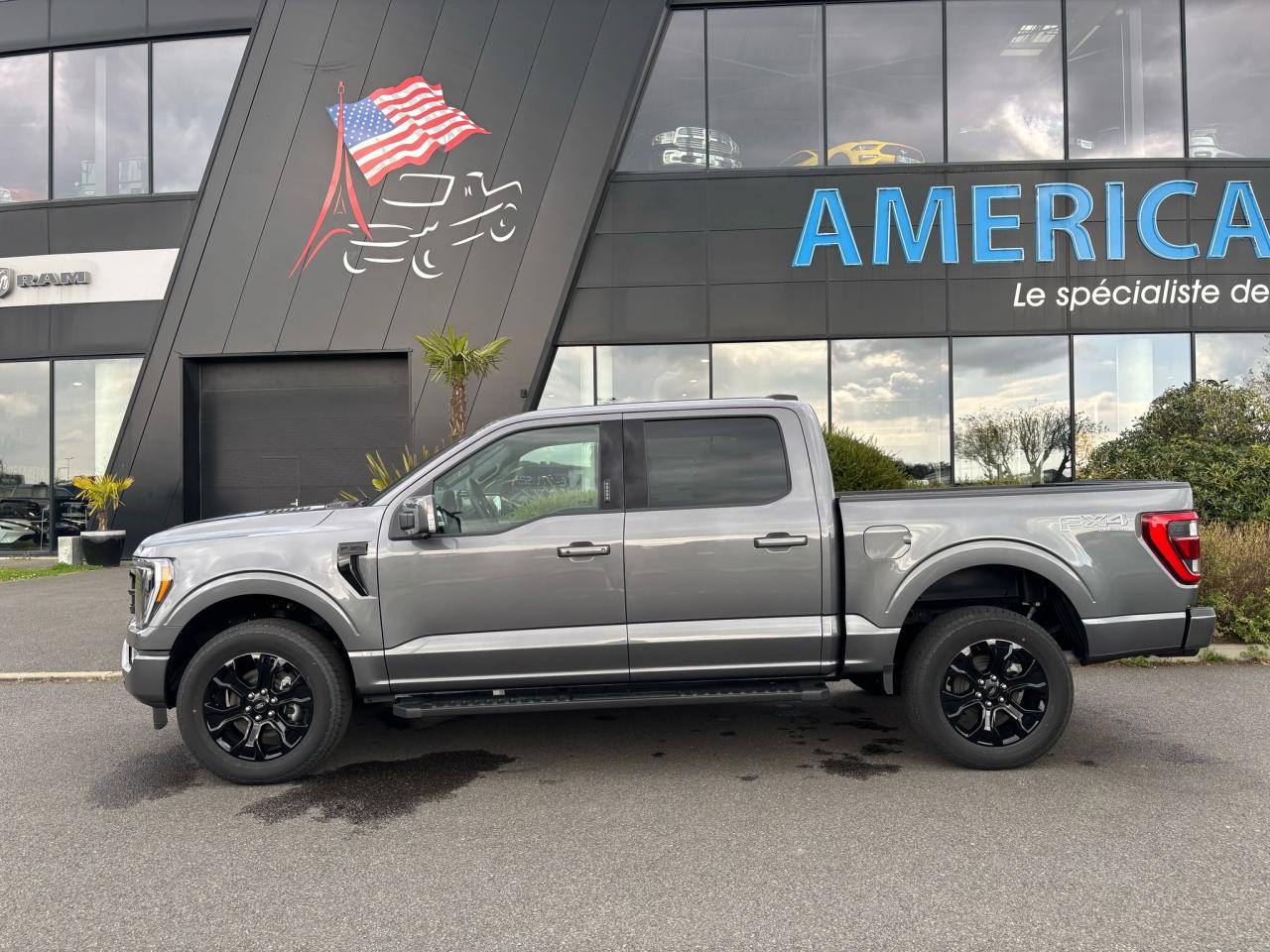FORD F150 Supercrew LARIAT Black Package V8 5.0L FLEXFUEL