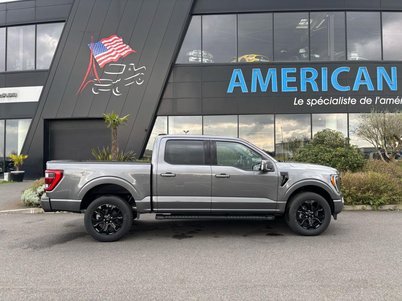 FORD F150 Supercrew LARIAT Black Package V8 5.0L FLEXFUEL