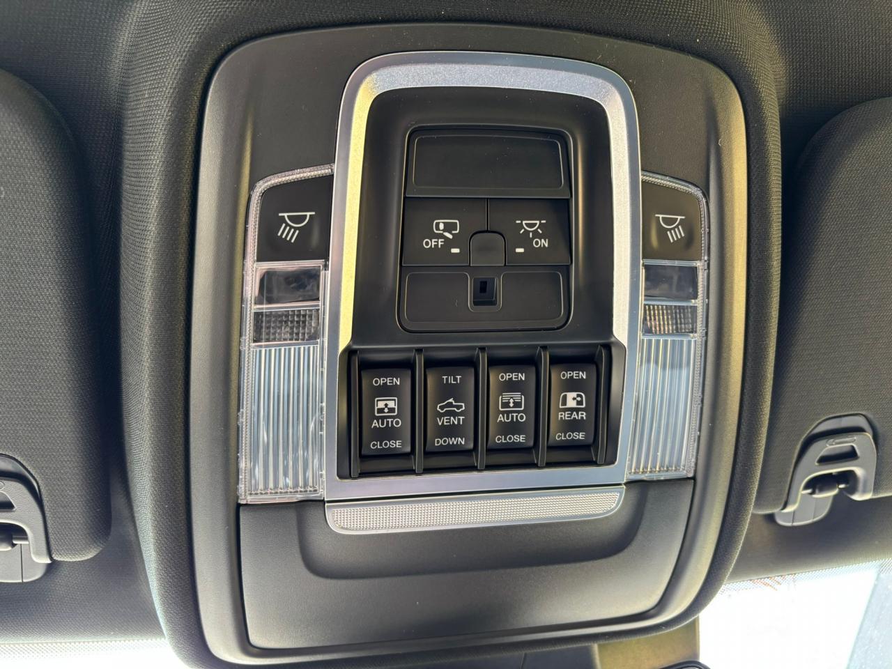 DODGE RAM 1500 CREW REBEL NIGHT EDITION AIR
