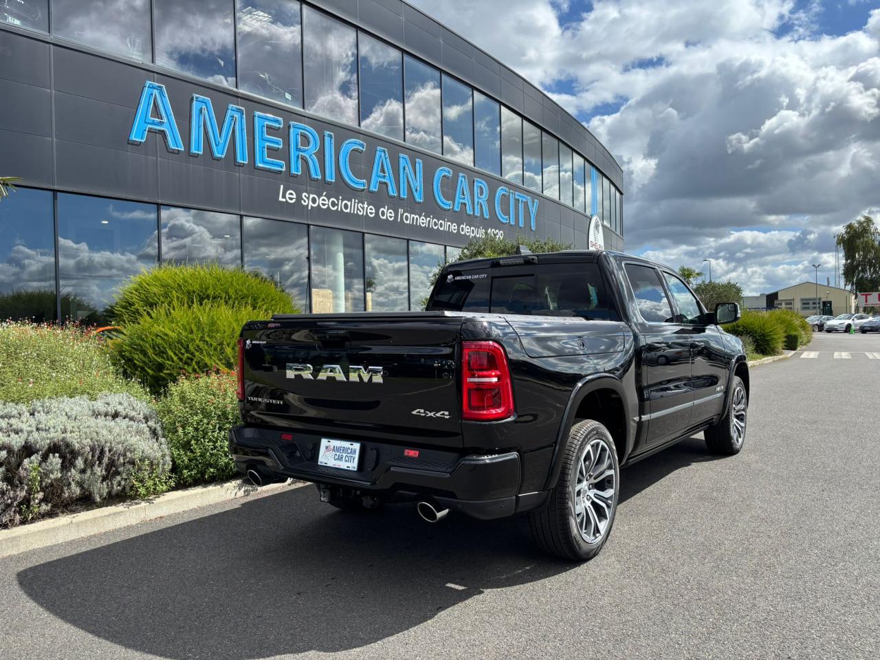 DODGE RAM 1500 CREW TUNGSTEN AIR RAMBOX
