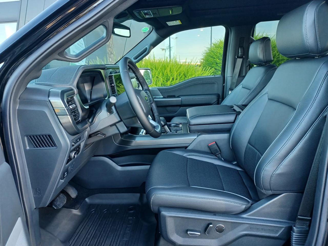 FORD F150 Supercrew LARIAT Black Package V8 5.0L FLEXFUEL