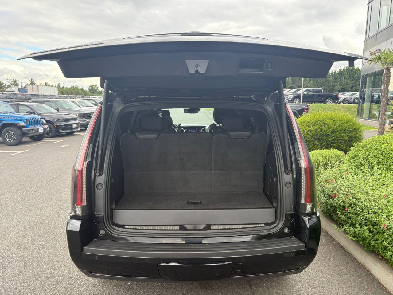 CADILLAC ESCALADE SUV PLATINUM 6.2i - BVA - Vente à marchand