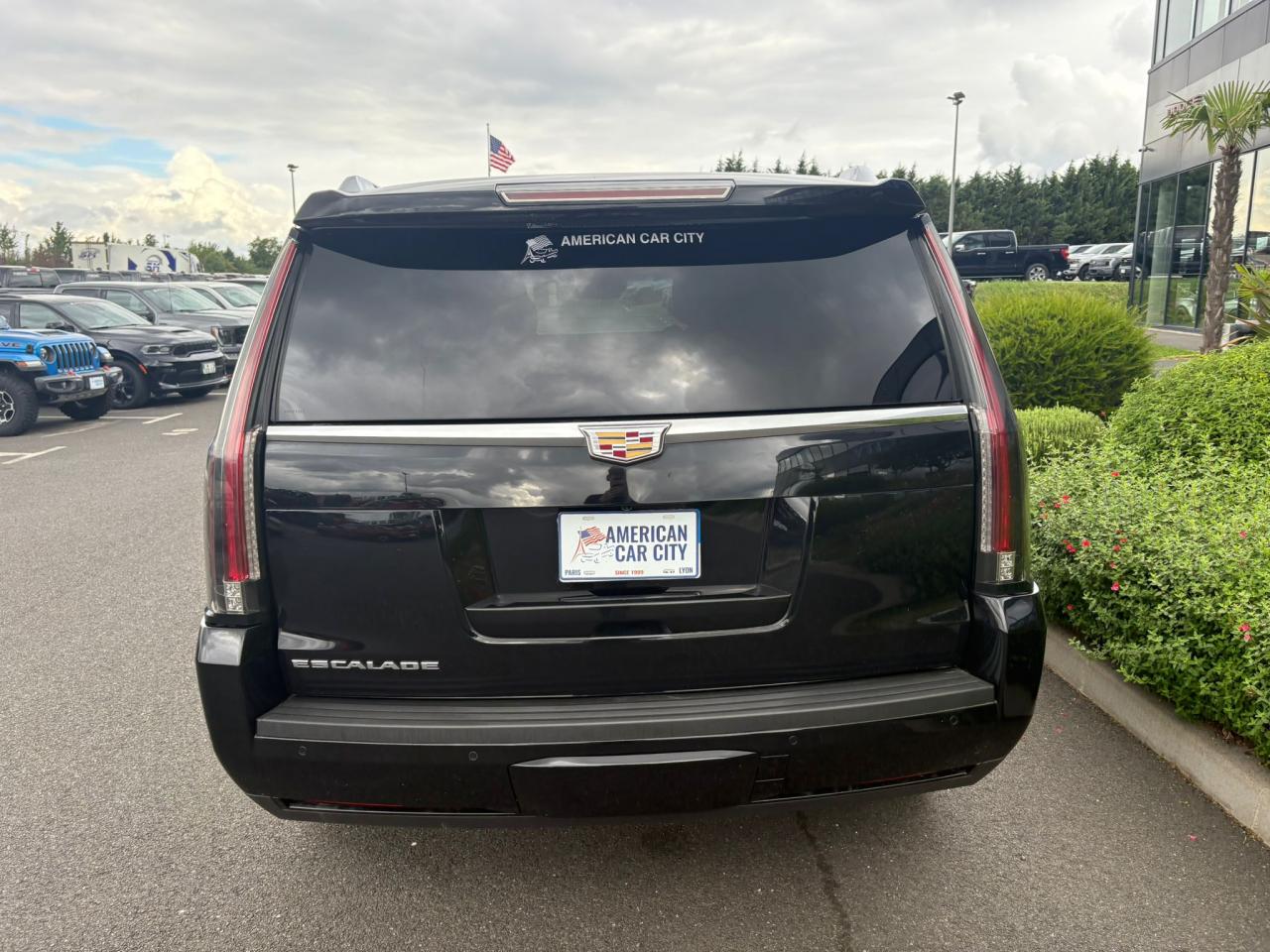 CADILLAC ESCALADE SUV PLATINUM 6.2i - BVA - Vente à marchand