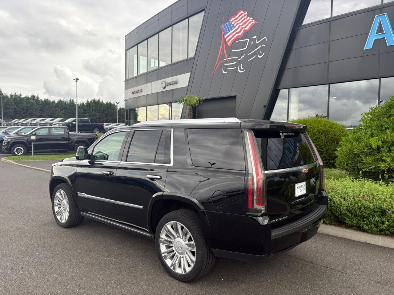 CADILLAC ESCALADE SUV PLATINUM 6.2i - BVA - Vente à marchand