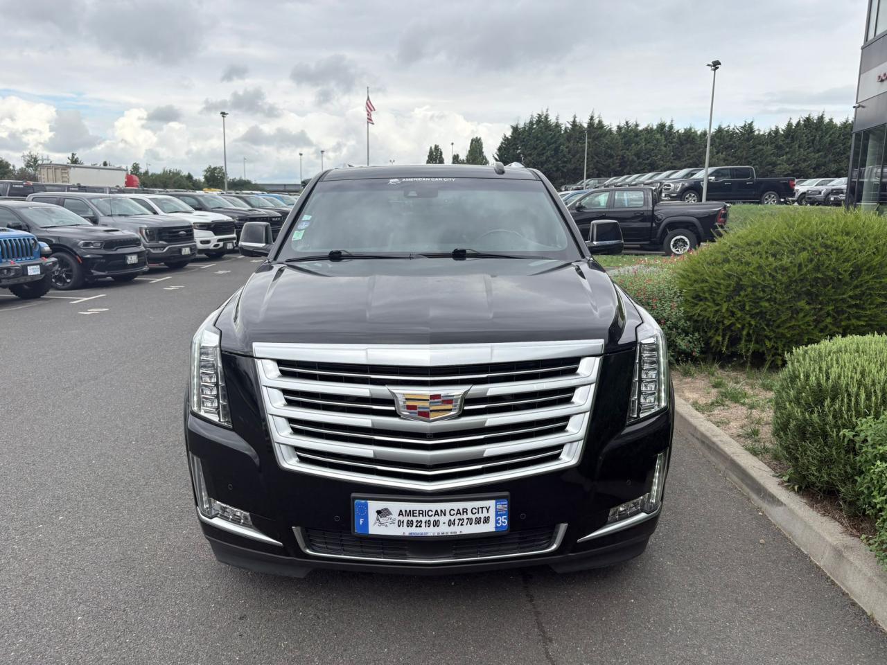 CADILLAC ESCALADE SUV PLATINUM 6.2i - BVA - Vente à marchand
