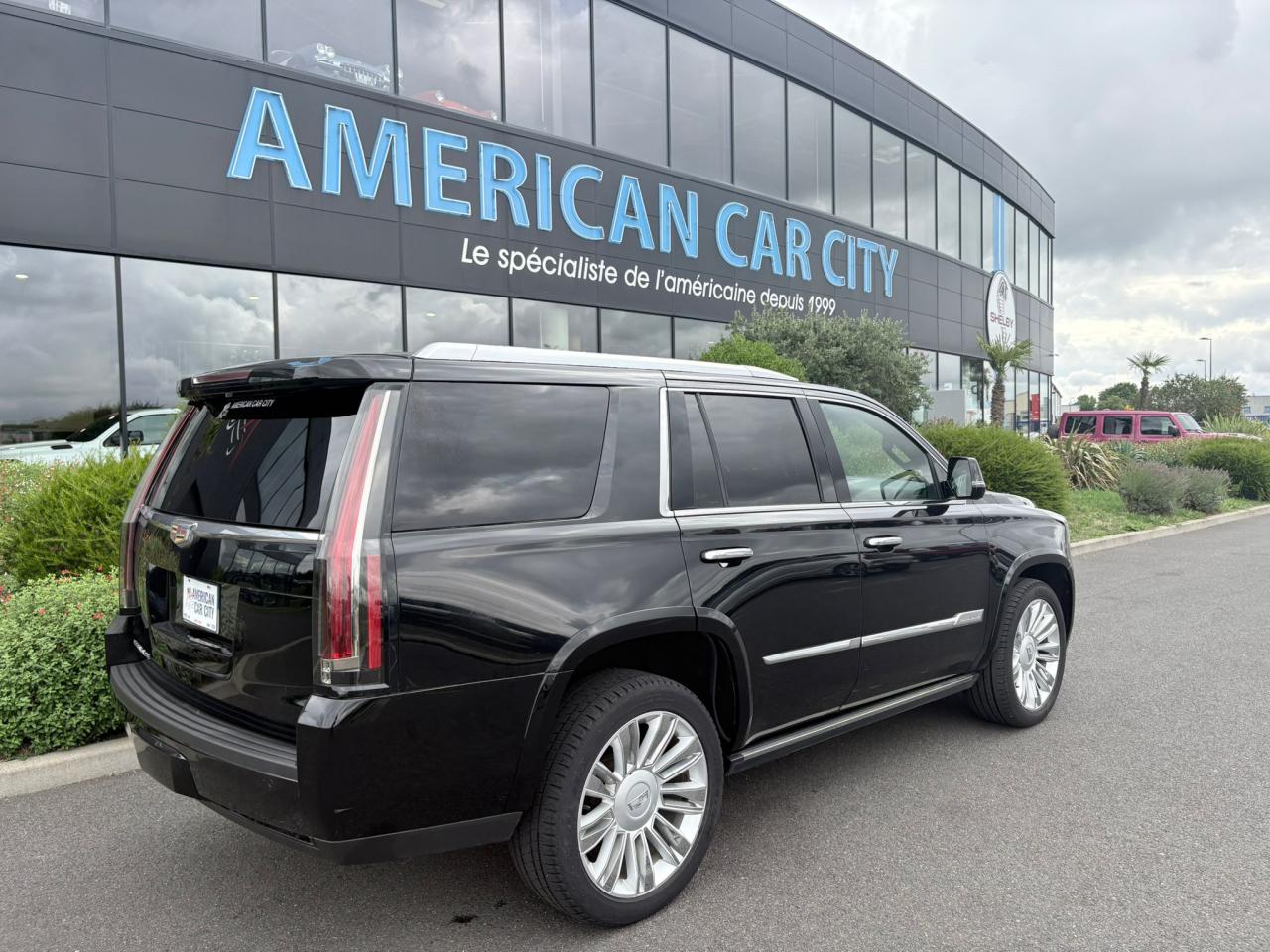 CADILLAC ESCALADE SUV PLATINUM 6.2i - BVA - Vente à marchand