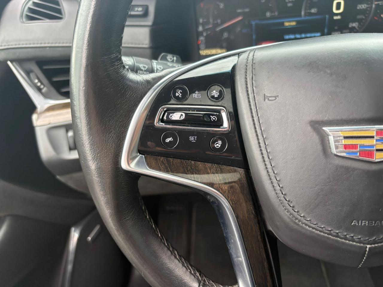 CADILLAC ESCALADE SUV PLATINUM 6.2i - BVA - Vente à marchand