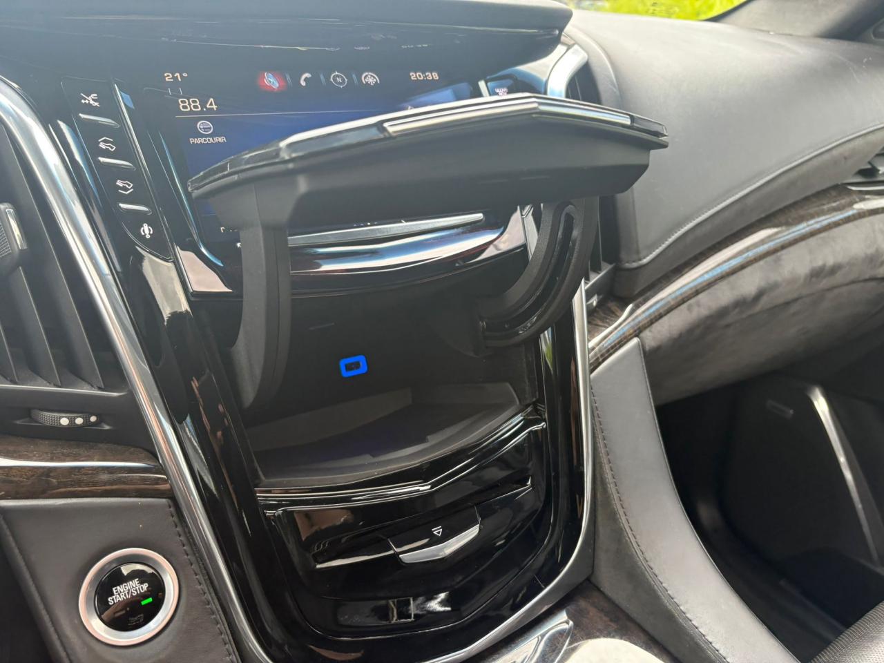 CADILLAC ESCALADE SUV PLATINUM 6.2i - BVA - Vente à marchand