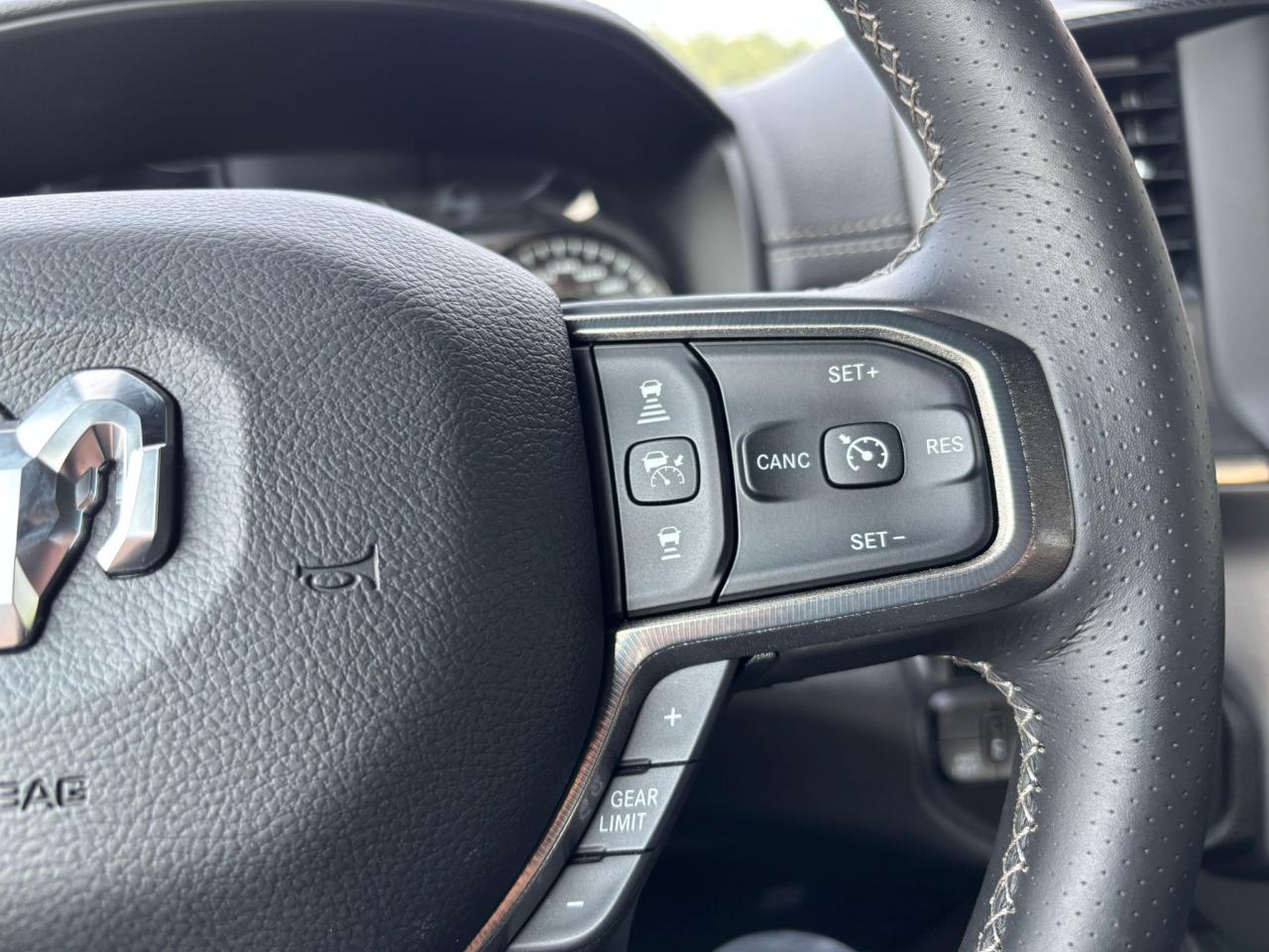 DODGE RAM 1500 CREW REBEL NIGHT EDITION AIR