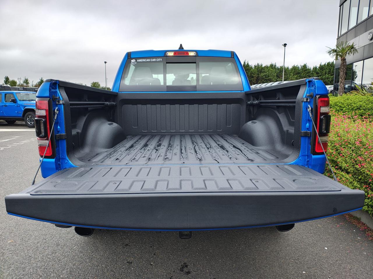 DODGE RAM 1500 CREW REBEL NIGHT EDITION AIR