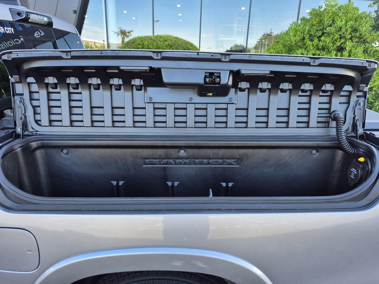 DODGE RAM 1500 CREW TUNGSTEN AIR RAMBOX HAYON MULTI