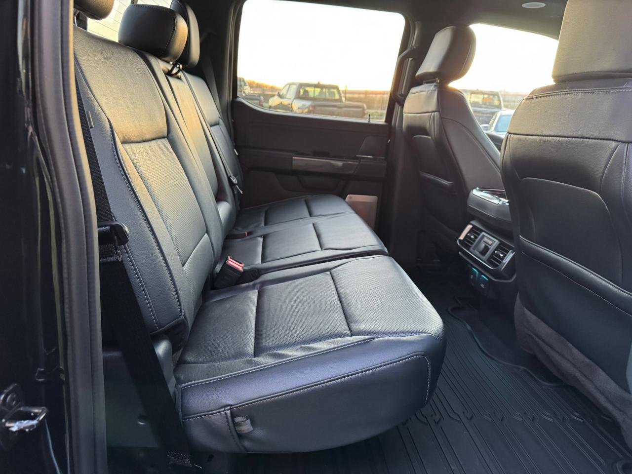 FORD F150 Supercrew LARIAT Black Package V8 5.0L