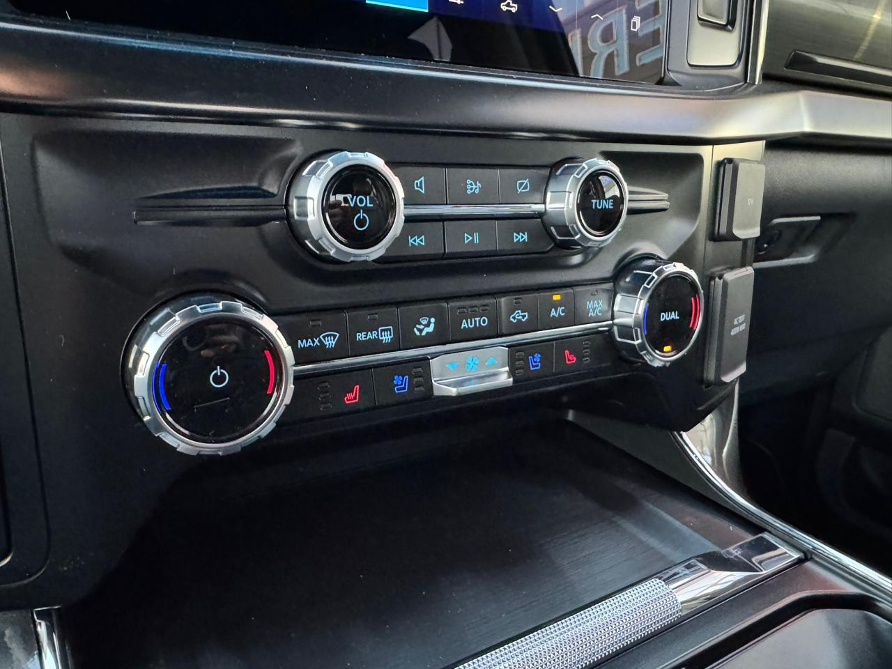 FORD F150 Supercrew LARIAT Black Package V8 5.0L