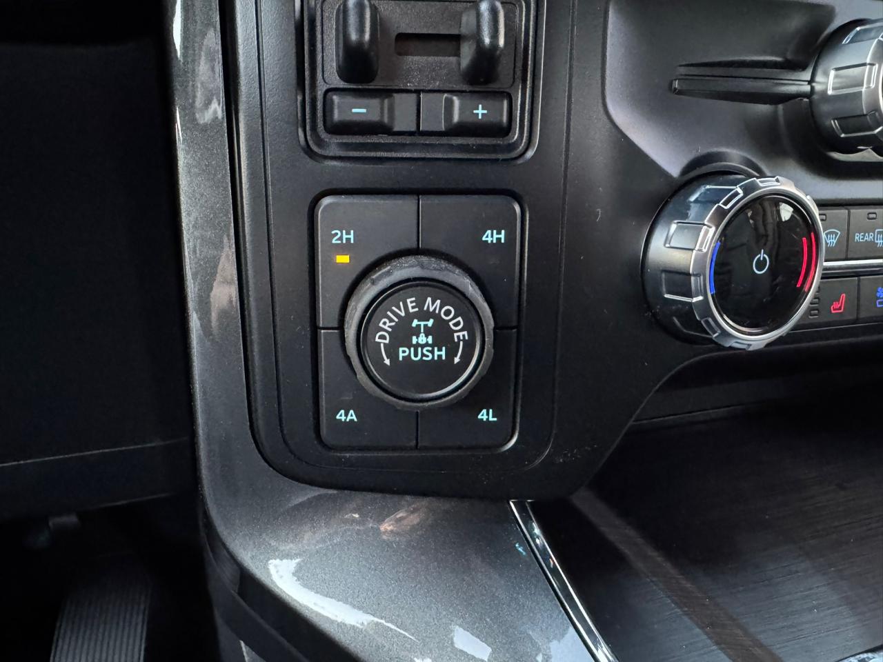 FORD F150 Supercrew LARIAT Black Package V8 5.0L