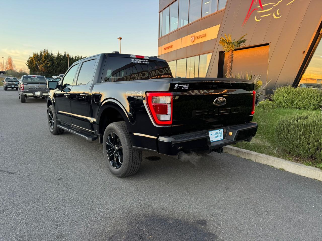 FORD F150 Supercrew LARIAT Black Package V8 5.0L