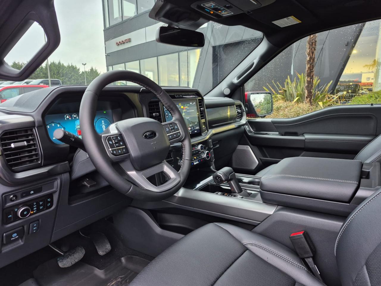 FORD F150 Supercrew LARIAT Black Package V8 5.0L