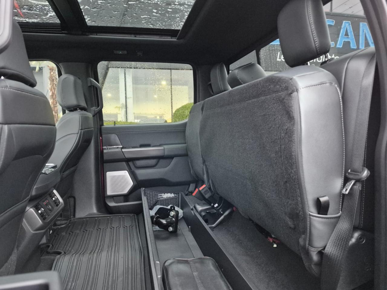 FORD F150 Supercrew LARIAT Black Package V8 5.0L