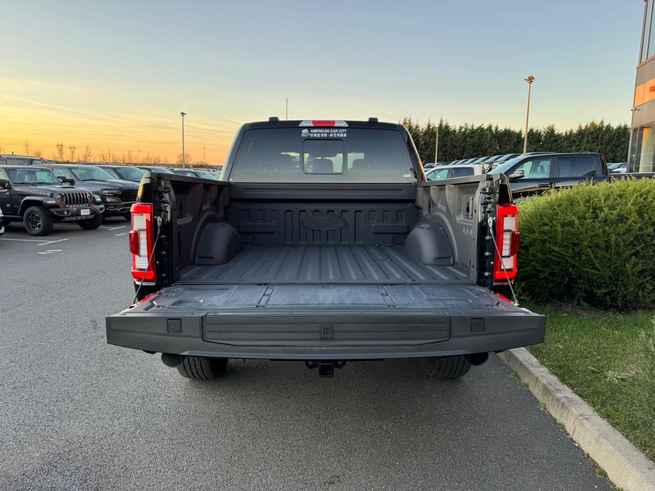 FORD F150 Supercrew LARIAT Black Package V8 5.0L