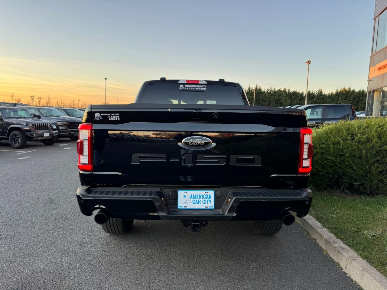 FORD F150 Supercrew LARIAT Black Package V8 5.0L