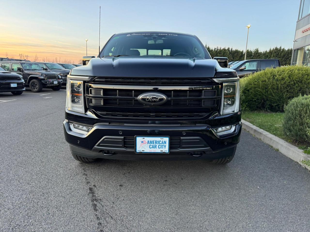 FORD F150 Supercrew LARIAT Black Package V8 5.0L