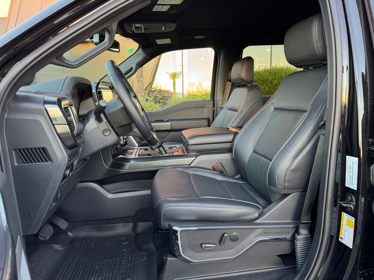 FORD F150 Supercrew LARIAT Black Package V8 5.0L