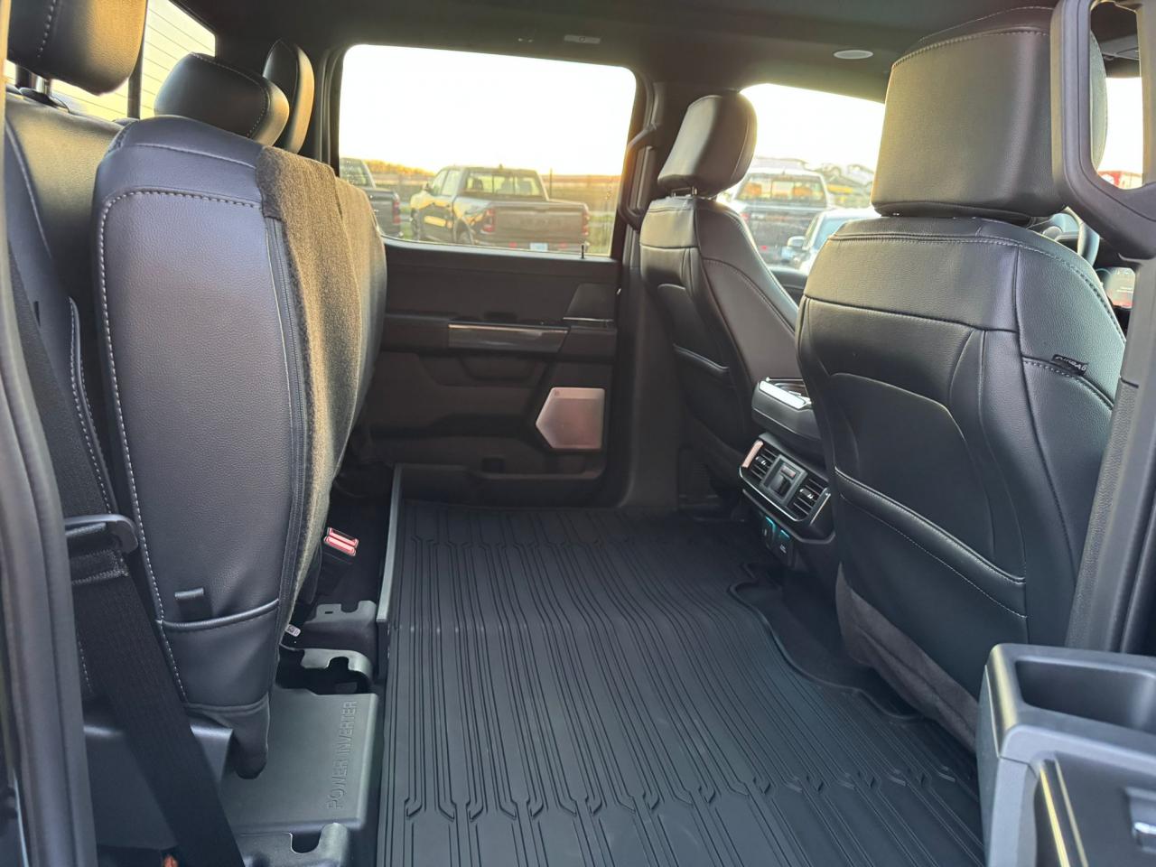 FORD F150 Supercrew LARIAT Black Package V8 5.0L