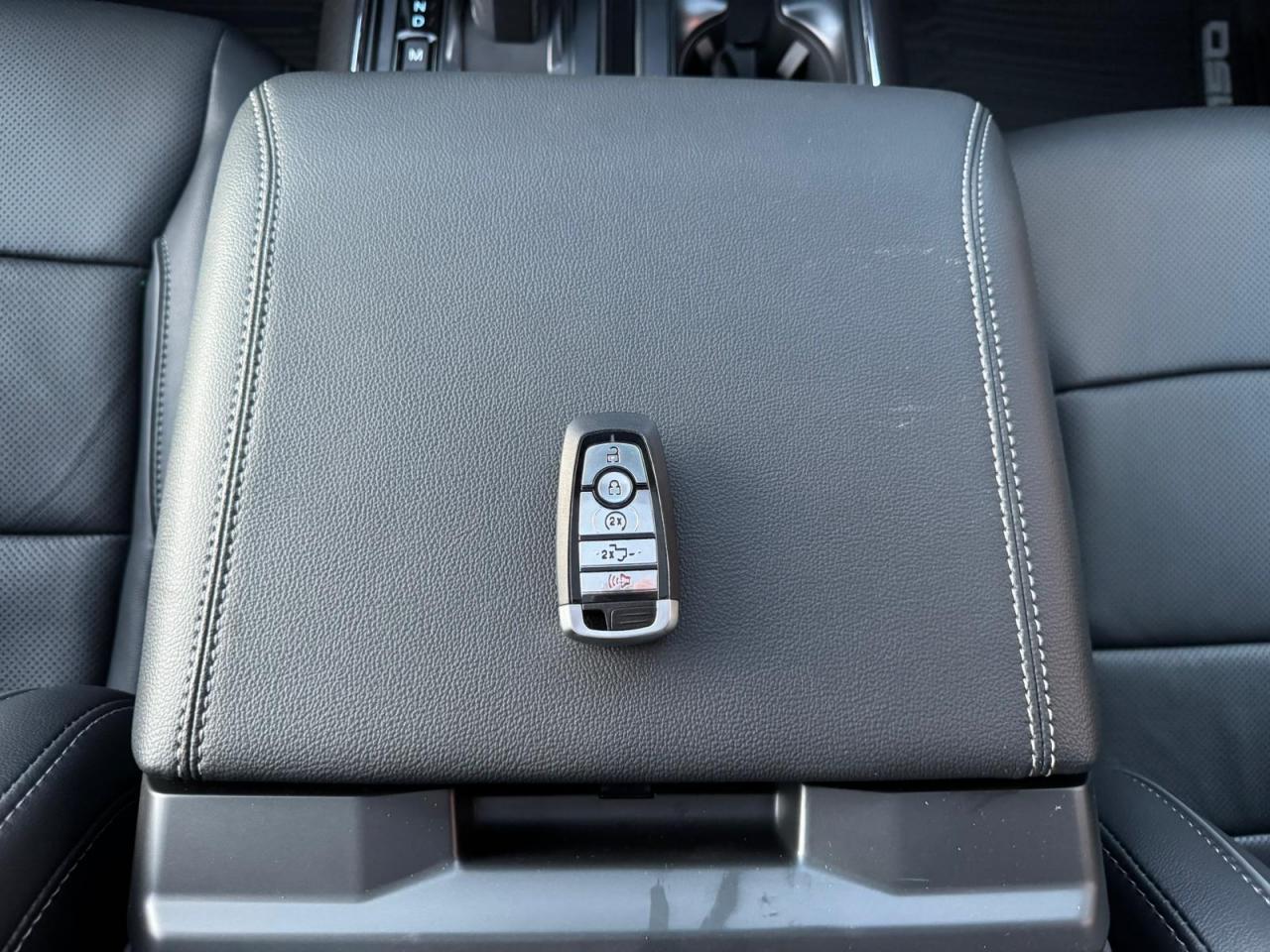 FORD F150 Supercrew LARIAT Black Package V8 5.0L